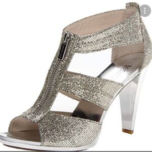 Michael Kors Berkley T-Strap sandals 7.5